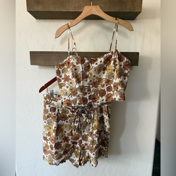 C&C California|Brown Floral linen matching set in Spaghetti Strap Top & Shorts• - Picture 14 of 14